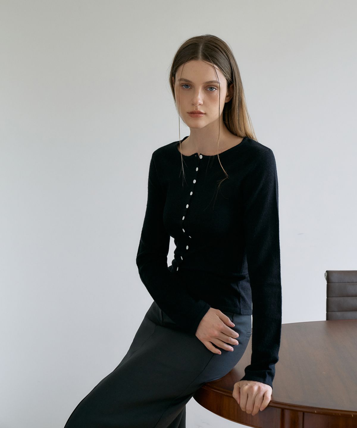 드헤베(DEHEVE) Slim Button Cardigan [Black]