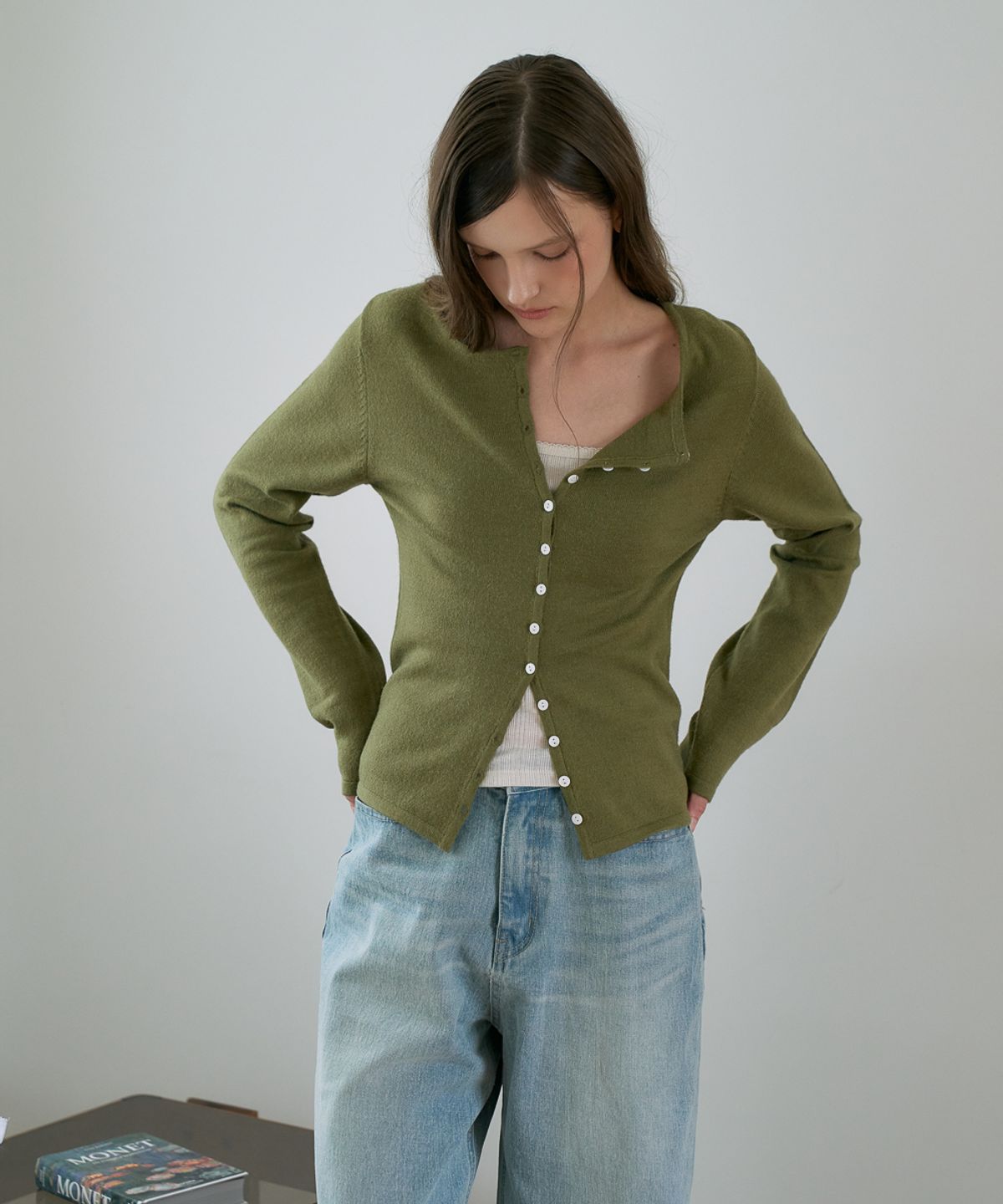 드헤베(DEHEVE) Slim Button Cardigan [Olive]
