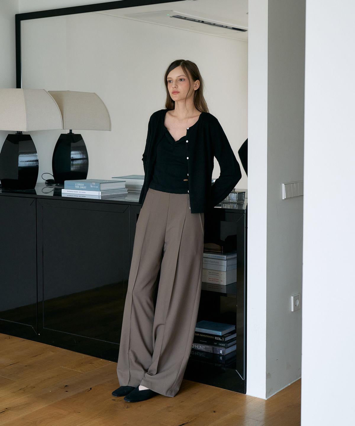 드헤베(DEHEVE) Wool Basic Crop Cardigan [Black]