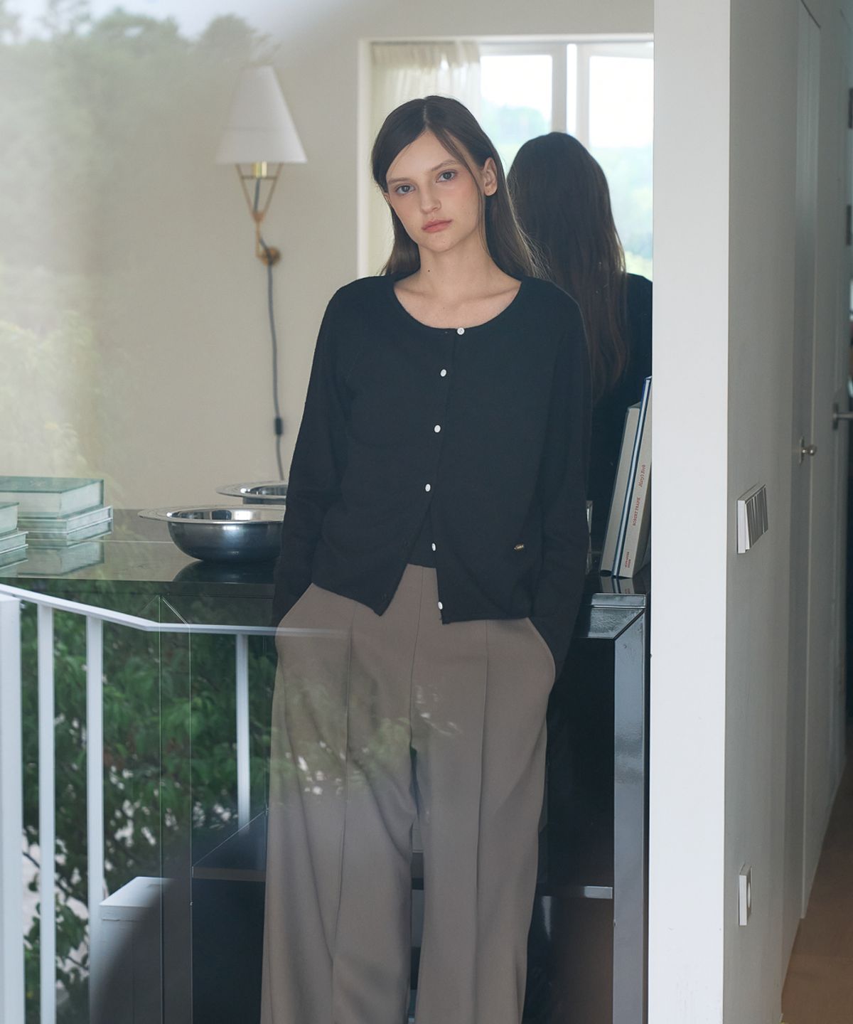 드헤베(DEHEVE) Wool Basic Crop Cardigan [Black]