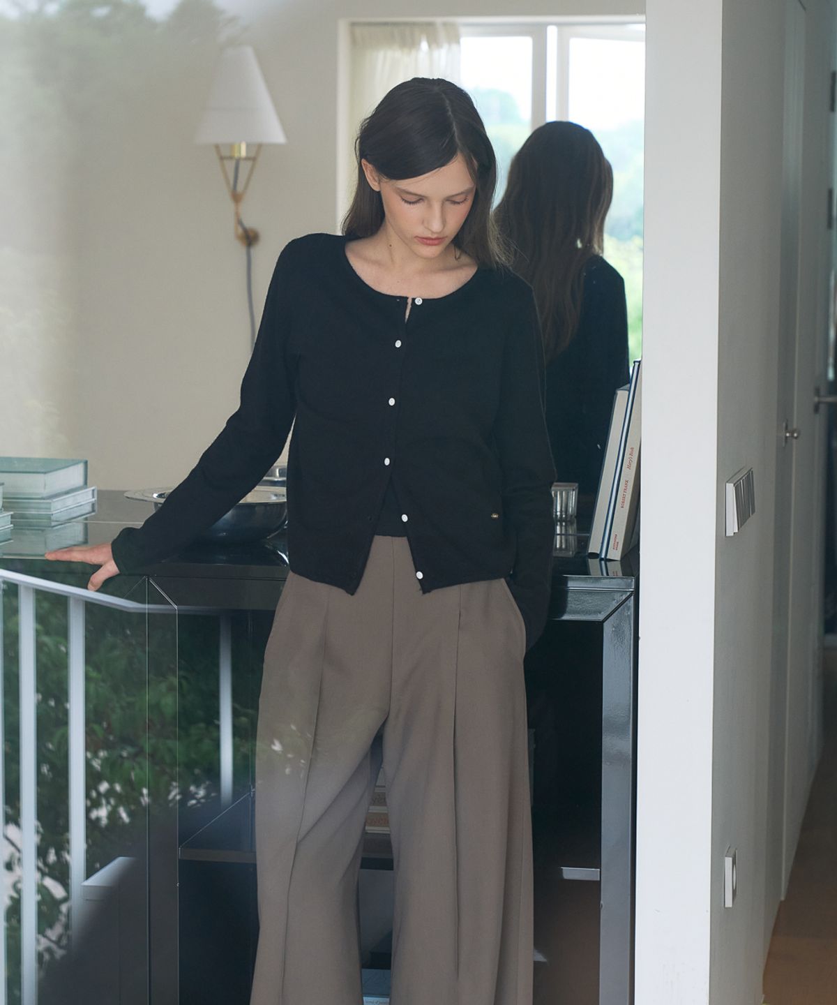 드헤베(DEHEVE) Wool Basic Crop Cardigan [Black]