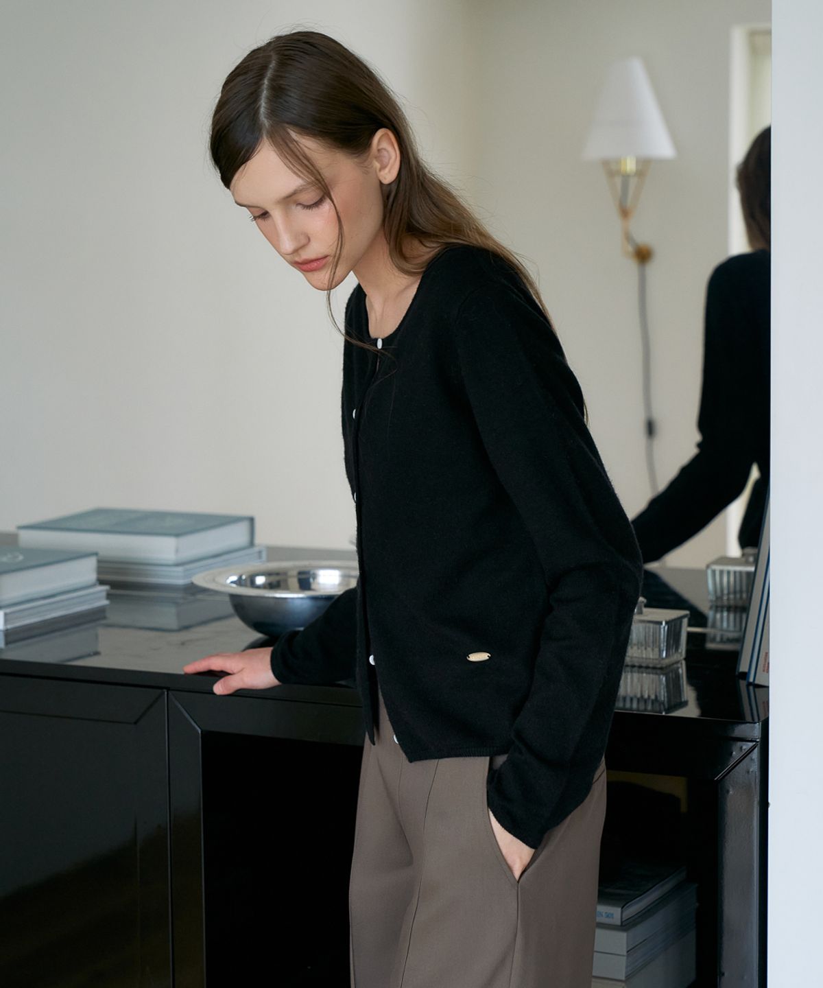 드헤베(DEHEVE) Wool Basic Crop Cardigan [Black]