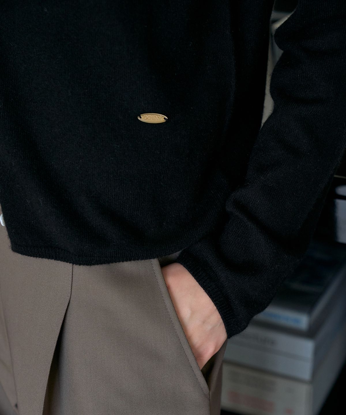 드헤베(DEHEVE) Wool Basic Crop Cardigan [Black]