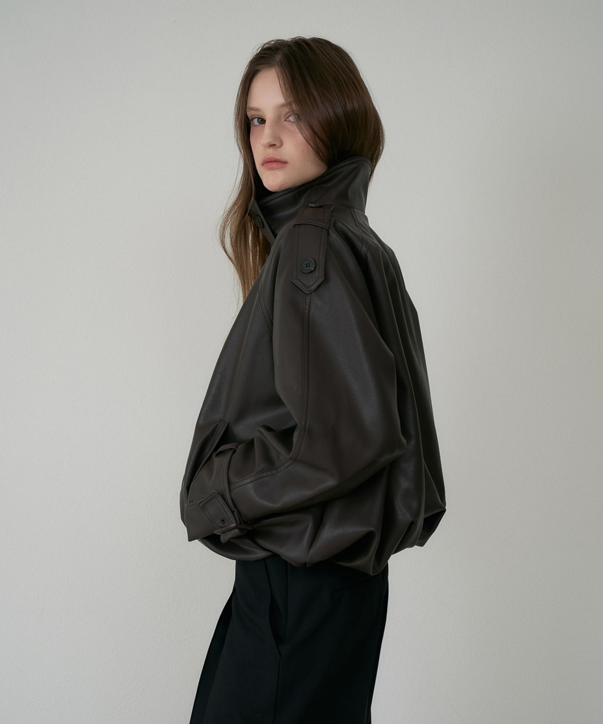 드헤베(DEHEVE) Double High-neck Leather Jumper [Brown]