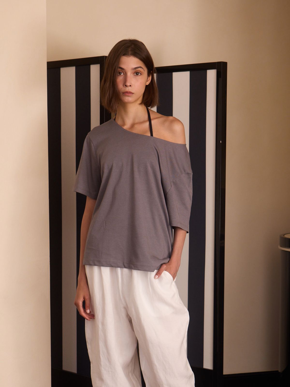 오프니스(OPENESS) Slouchy T-shirt