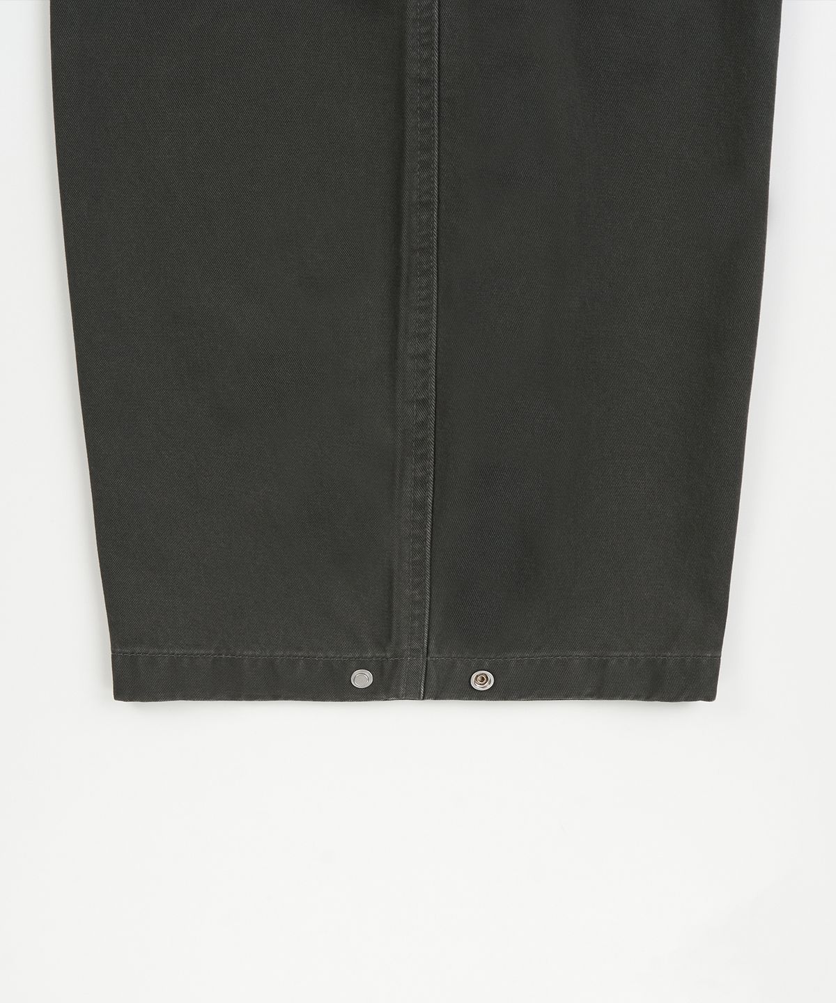 토피(TOFFEE) 커브드 다트 코튼 팬츠 (CHARCOAL)