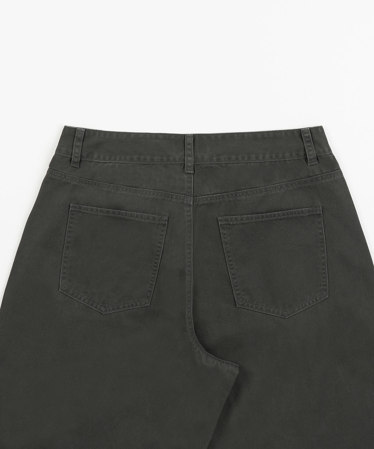 토피(TOFFEE) 커브드 다트 코튼 팬츠 (CHARCOAL)