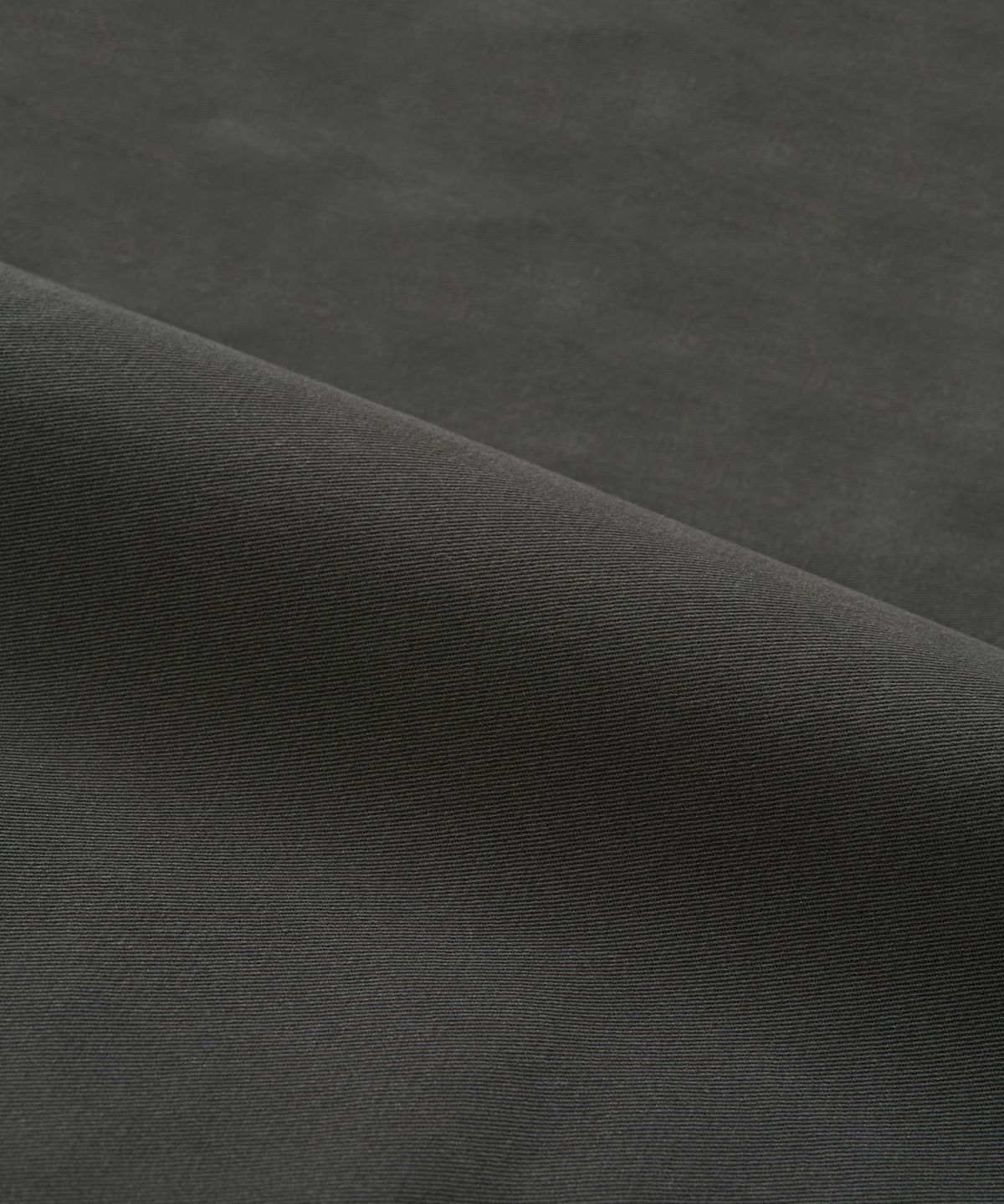 토피(TOFFEE) 커브드 다트 코튼 팬츠 (CHARCOAL)