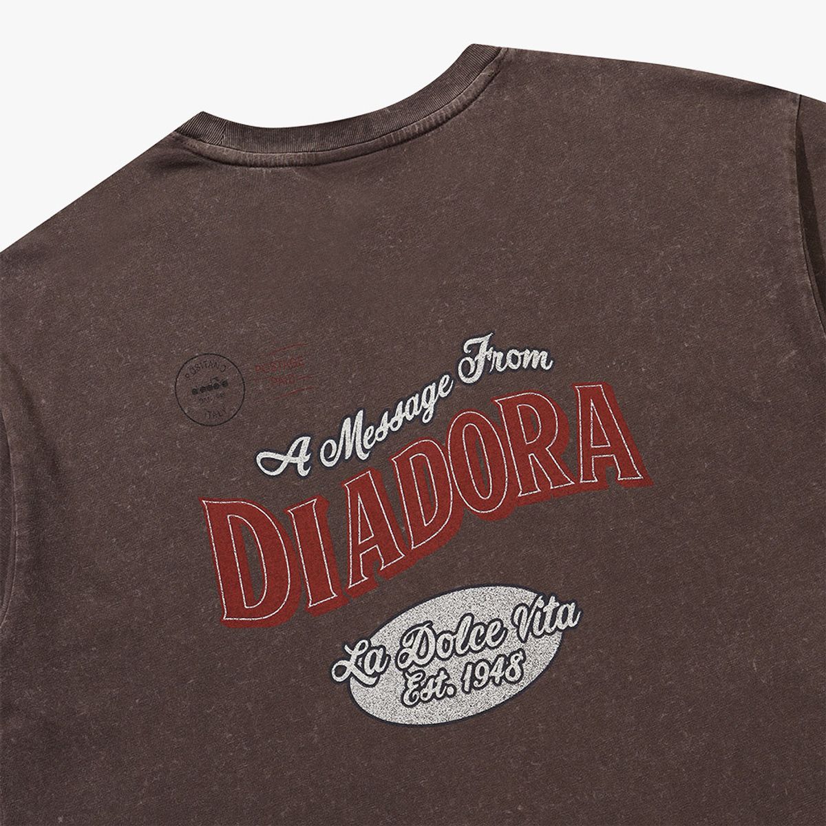 디아도라(diadora) 그래픽 피그먼트 다잉 반팔 티셔츠 BROWN
