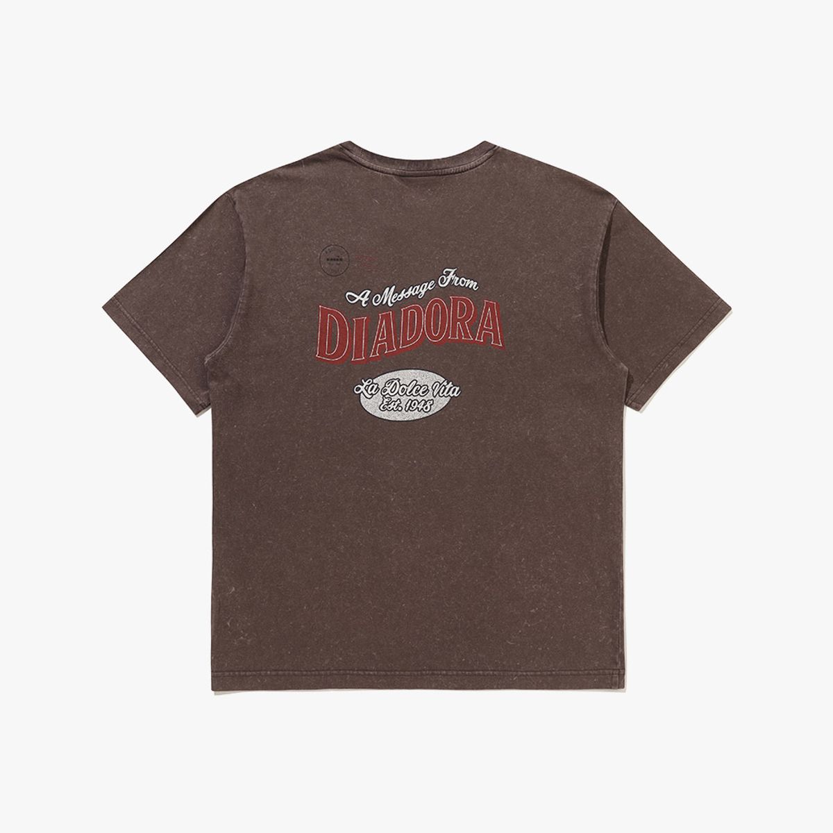 디아도라(diadora) 그래픽 피그먼트 다잉 반팔 티셔츠 BROWN