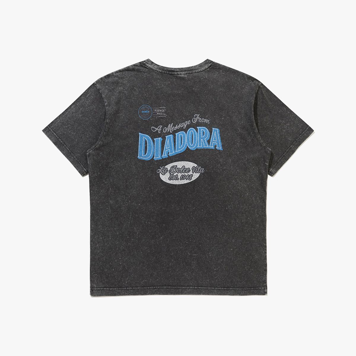 디아도라(diadora) 그래픽 피그먼트 다잉 반팔 티셔츠 CHARCOAL GREY