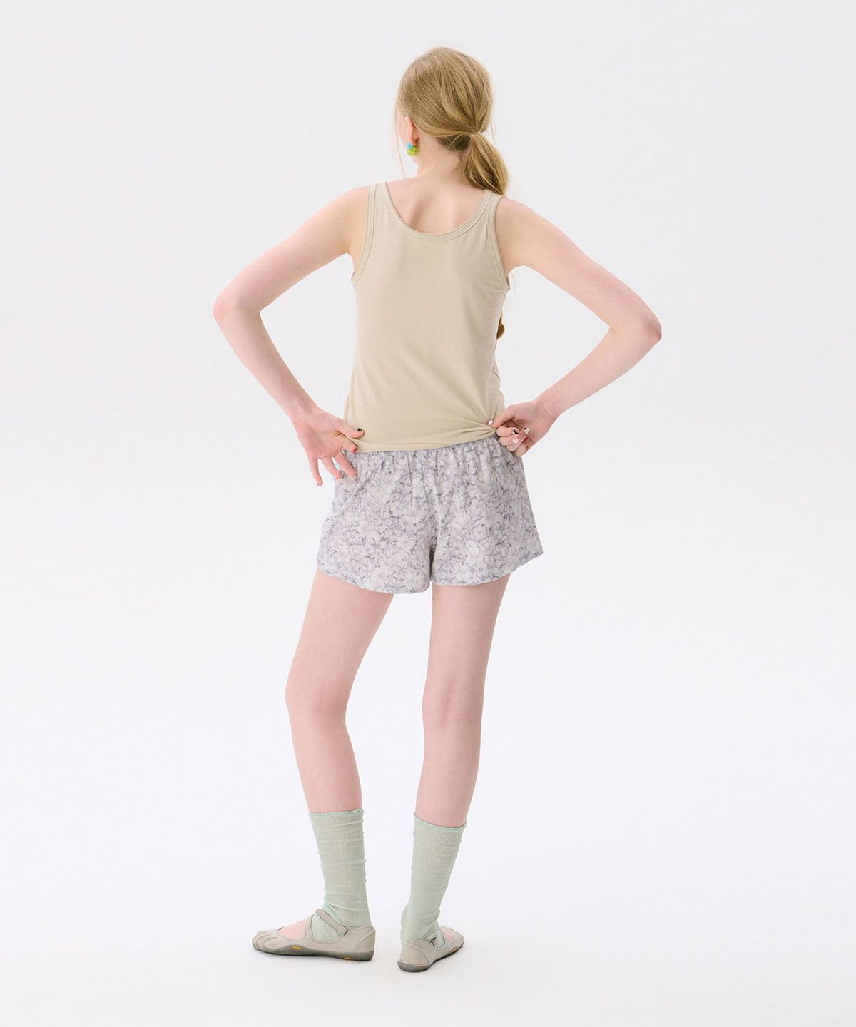 준준스페이스(JUNEJUNE SPACE) Flower Shorts_Grey(꽃무늬 반바지_그레이)