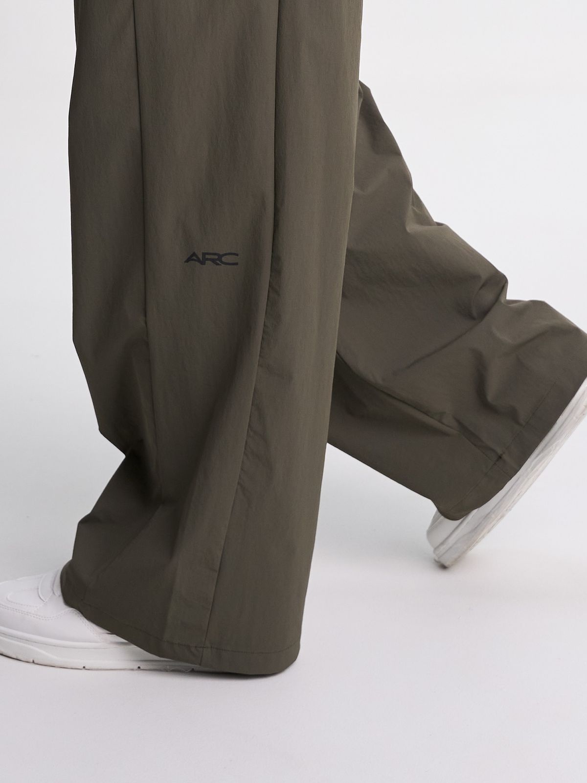 시그마스(SIGMAS) Reflect Wide Leg Pant (Army Green)