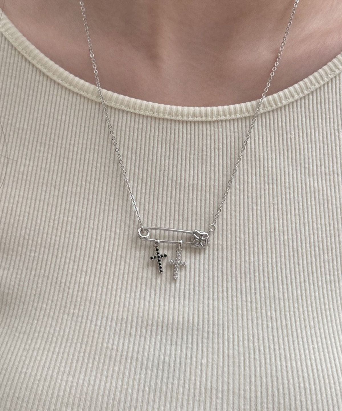 앤 서울(ANNE SEOUL) clip cross necklace