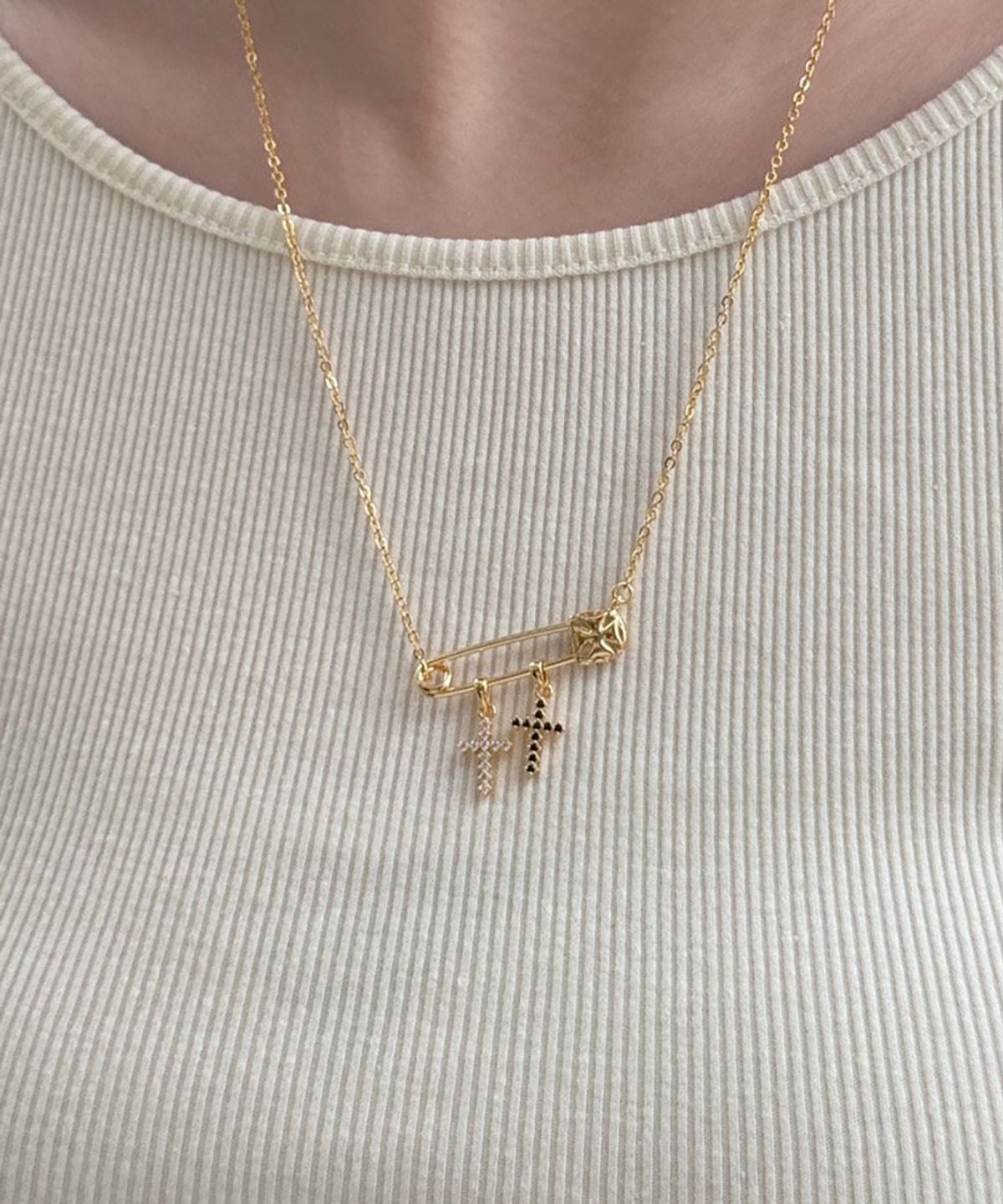 앤 서울(ANNE SEOUL) clip cross necklace