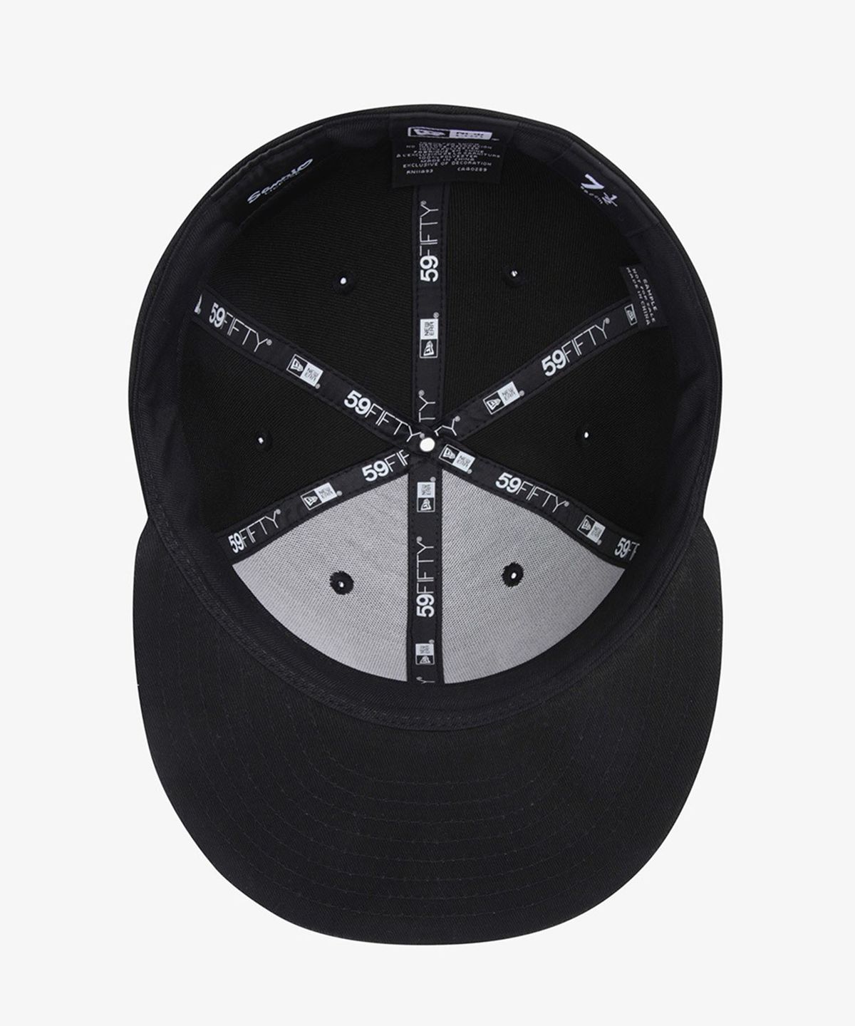 뉴에라(NEW ERA) 산리오 쿠로미 피티드캡 블랙