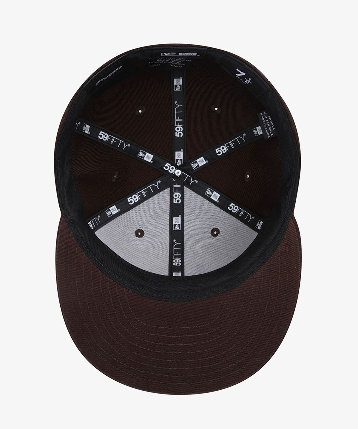 뉴에라(NEW ERA) 산리오 헬로 키티 피티드캡 번트 우드