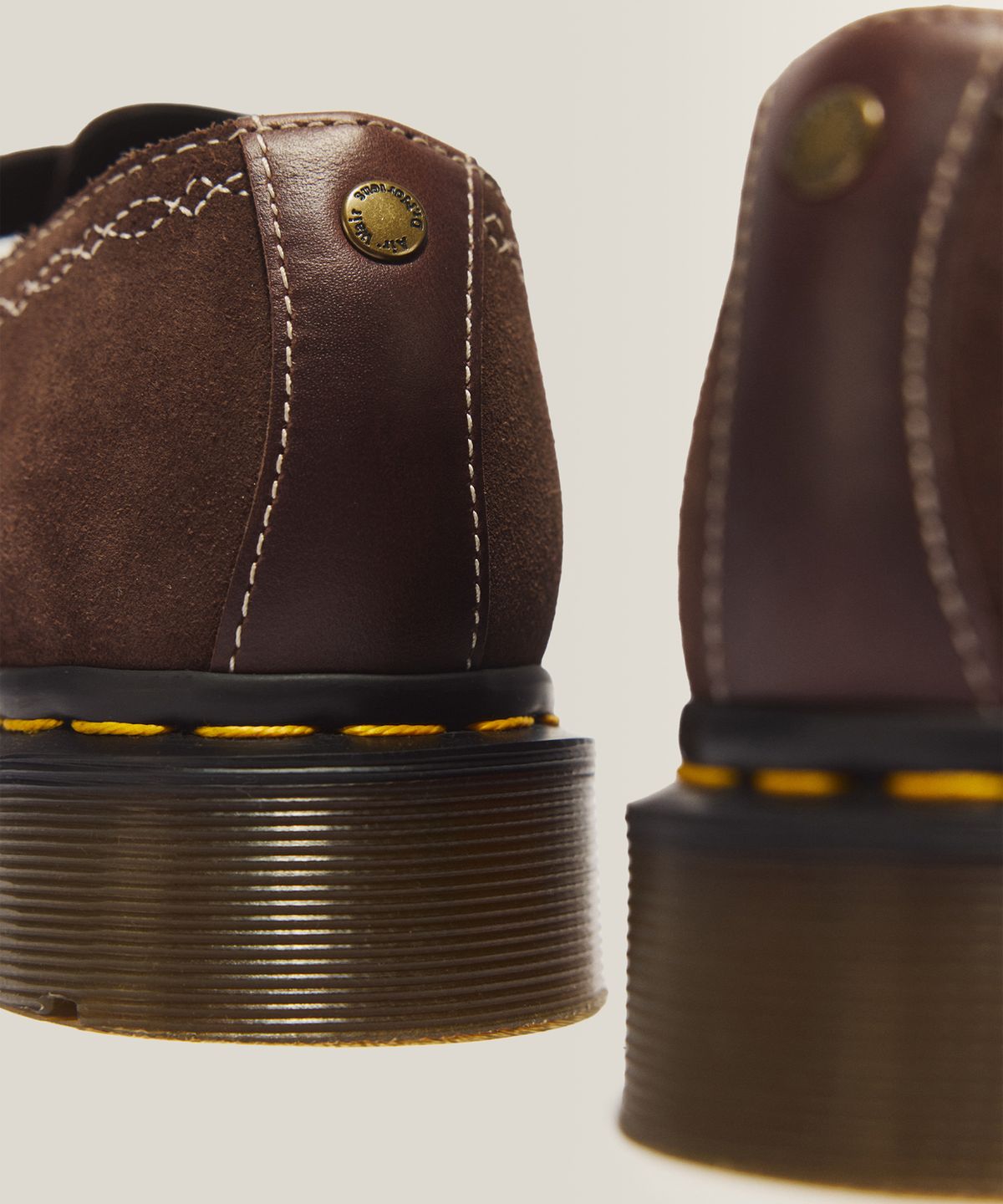 닥터마틴(DR.MARTENS) 8065 로데오 메리 제인 - 다크 브라운 클래식 풀업 & 브롱스 스웨이드 / 43619200