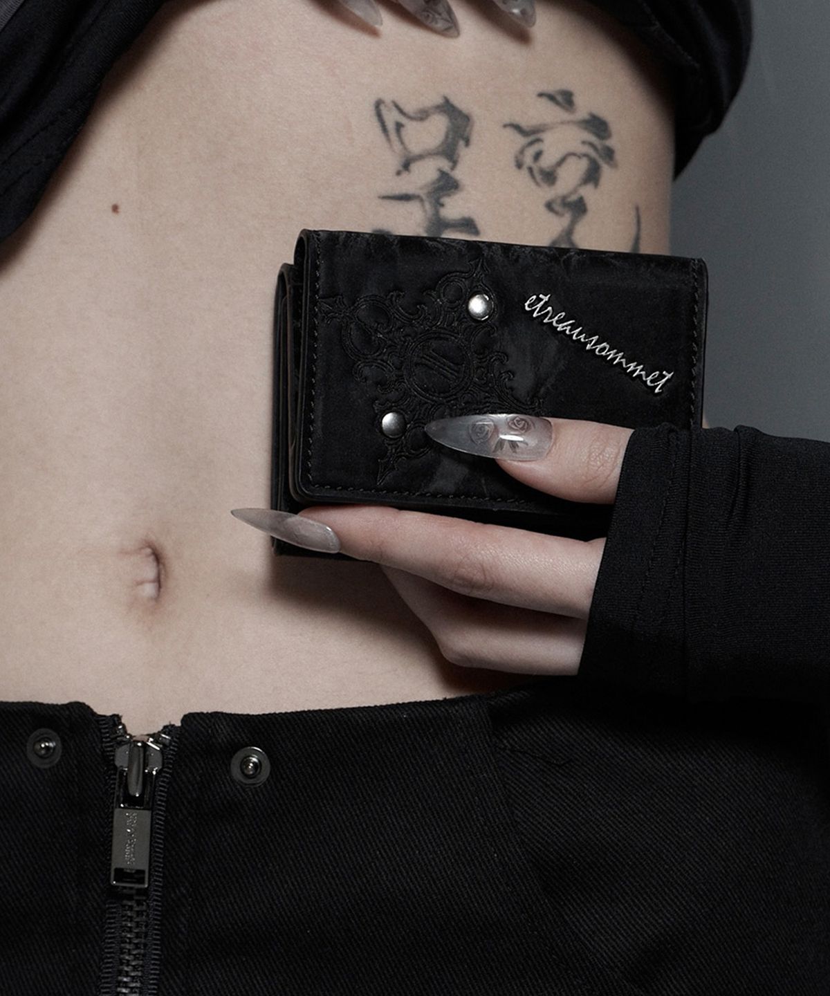에트오소메(ETRE AU SOMMET) Noir Key Velvet Shamude Card Wallet