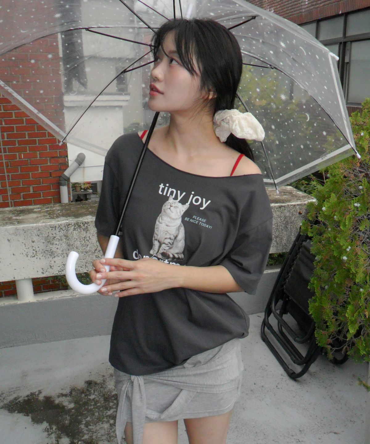 포에브(POEV) Joy Cat Off Shoulder T-Shirt [2 Color]