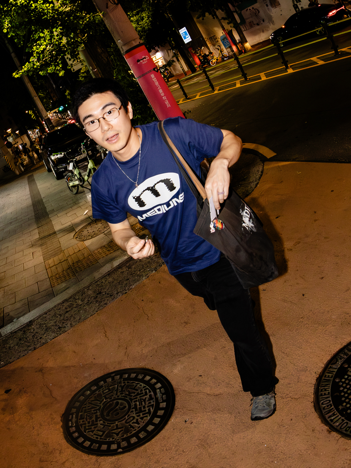미디엄스(MEDIUMS) Tour Logo Tee - Indigo (투어 로고 티 - 인디고)
