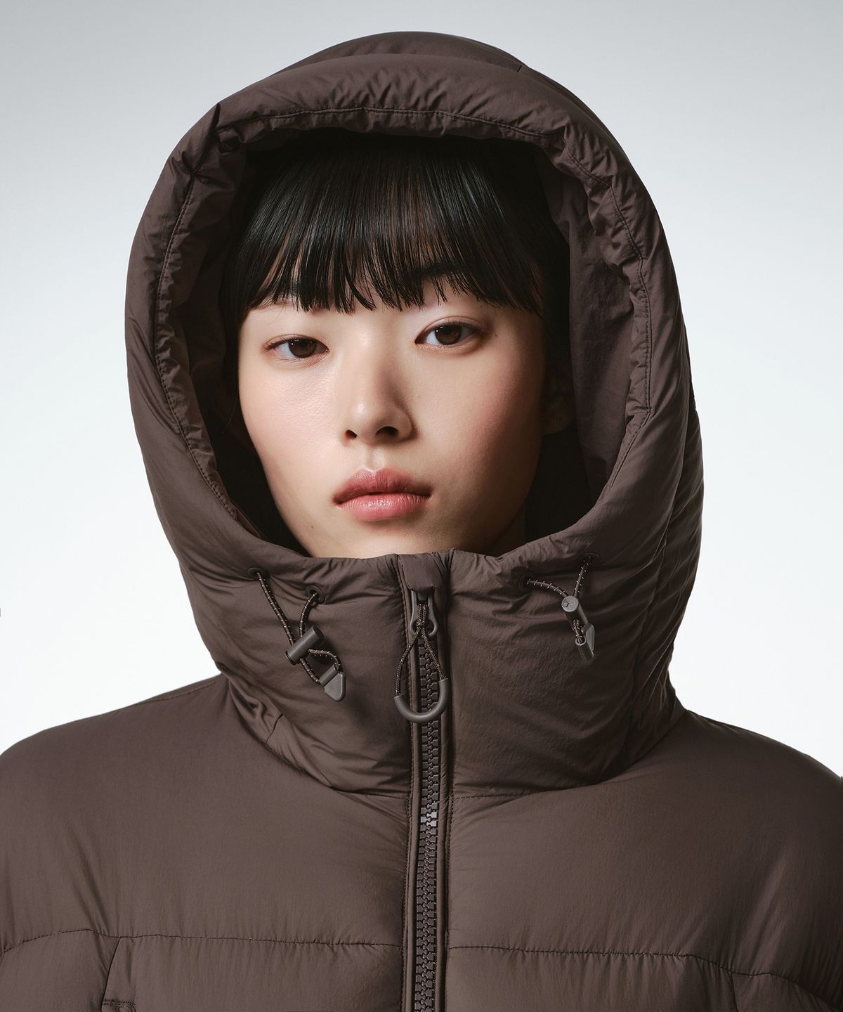무신사 스탠다드 우먼(MUSINSA STANDARD WOMAN) [시티 레저] 우먼즈 후디드 다운 숏 패딩 재킷 [브라운]