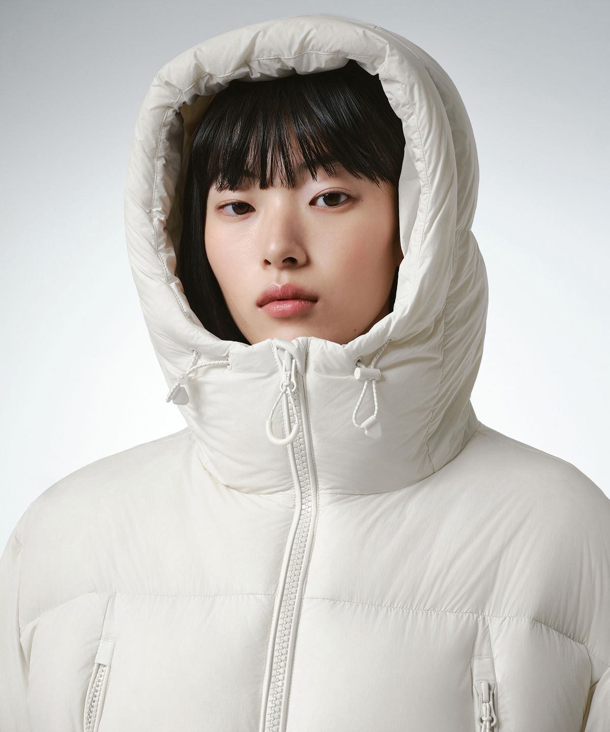 무신사 스탠다드 우먼(MUSINSA STANDARD WOMAN) [시티 레저] 우먼즈 후디드 다운 숏 패딩 재킷 [스톤 화이트]