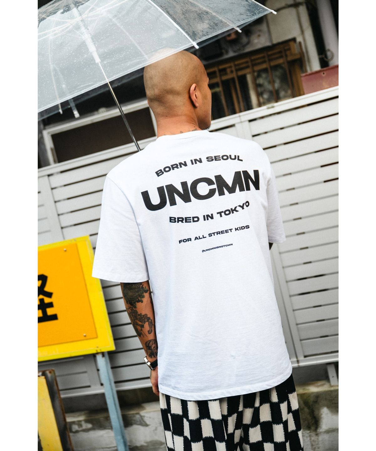 언커먼(UNCMN) LOGO T-SHIRT BLACK
