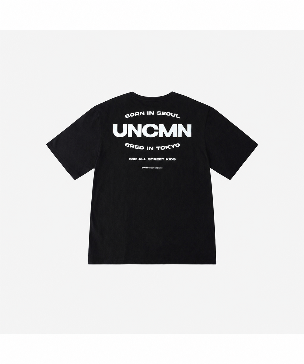 언커먼(UNCMN) LOGO T-SHIRT BLACK