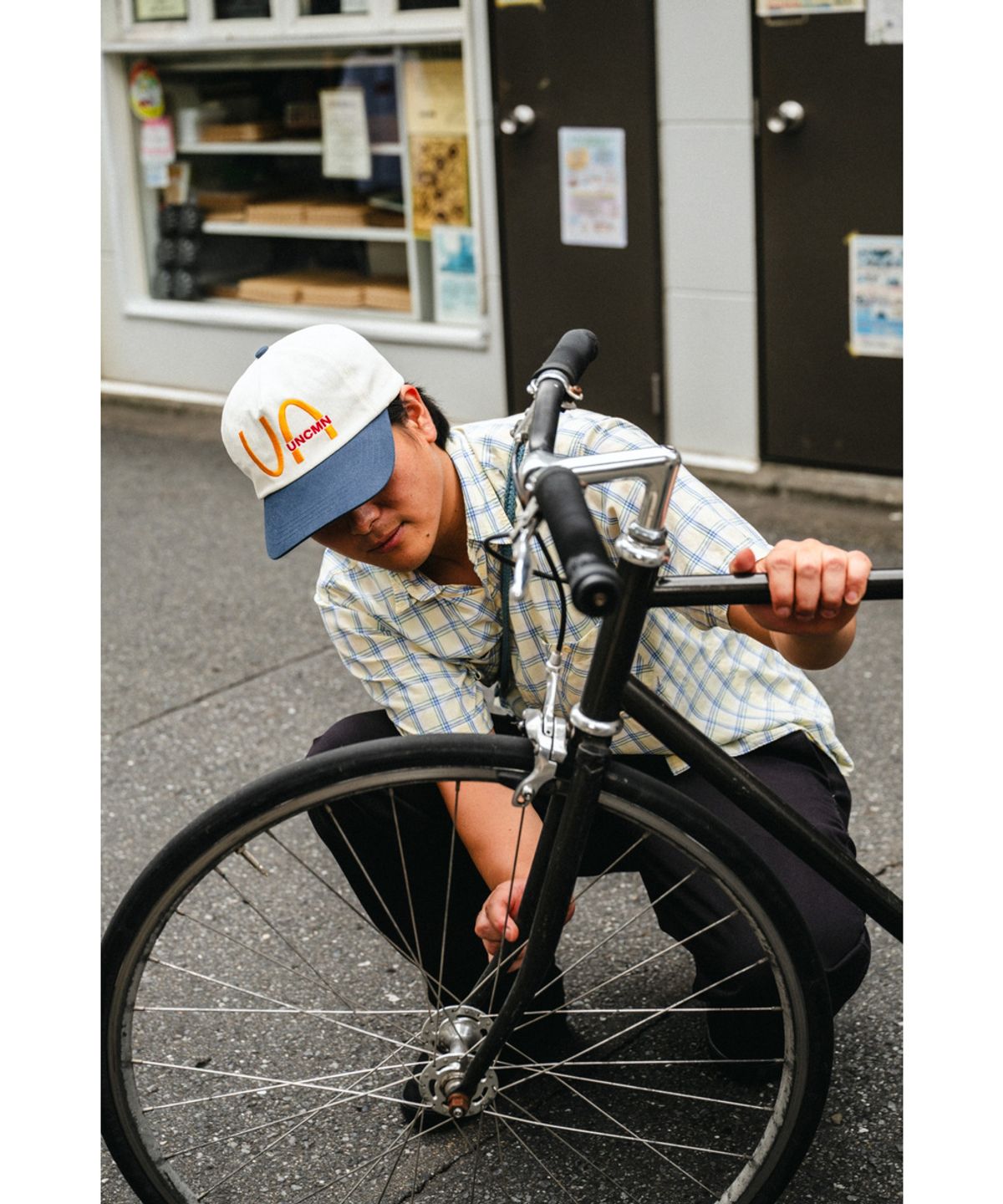 언커먼(UNCMN) IM LOVIN IT 5-PANEL CAP CREAM & NAVY