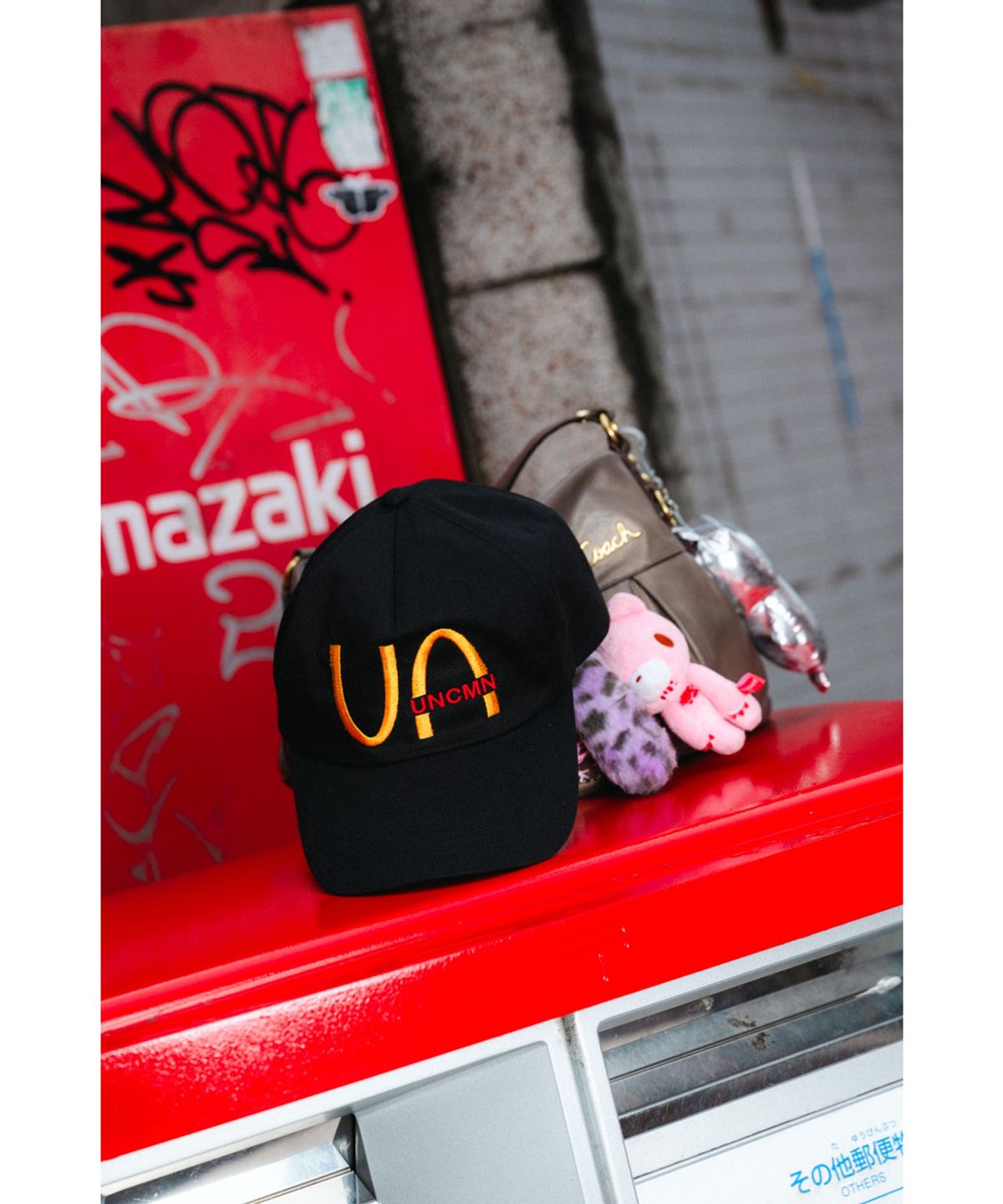 언커먼(UNCMN) IM LOVIN IT 5-PANEL CAP BLACK