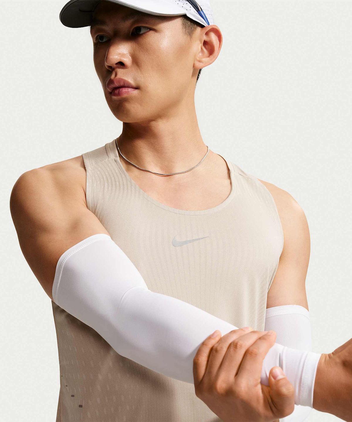 나이키(NIKE) 스트라이드 에어로 핏 러닝 탱크 탑 M - 크림 II:세일 / IM5149-236