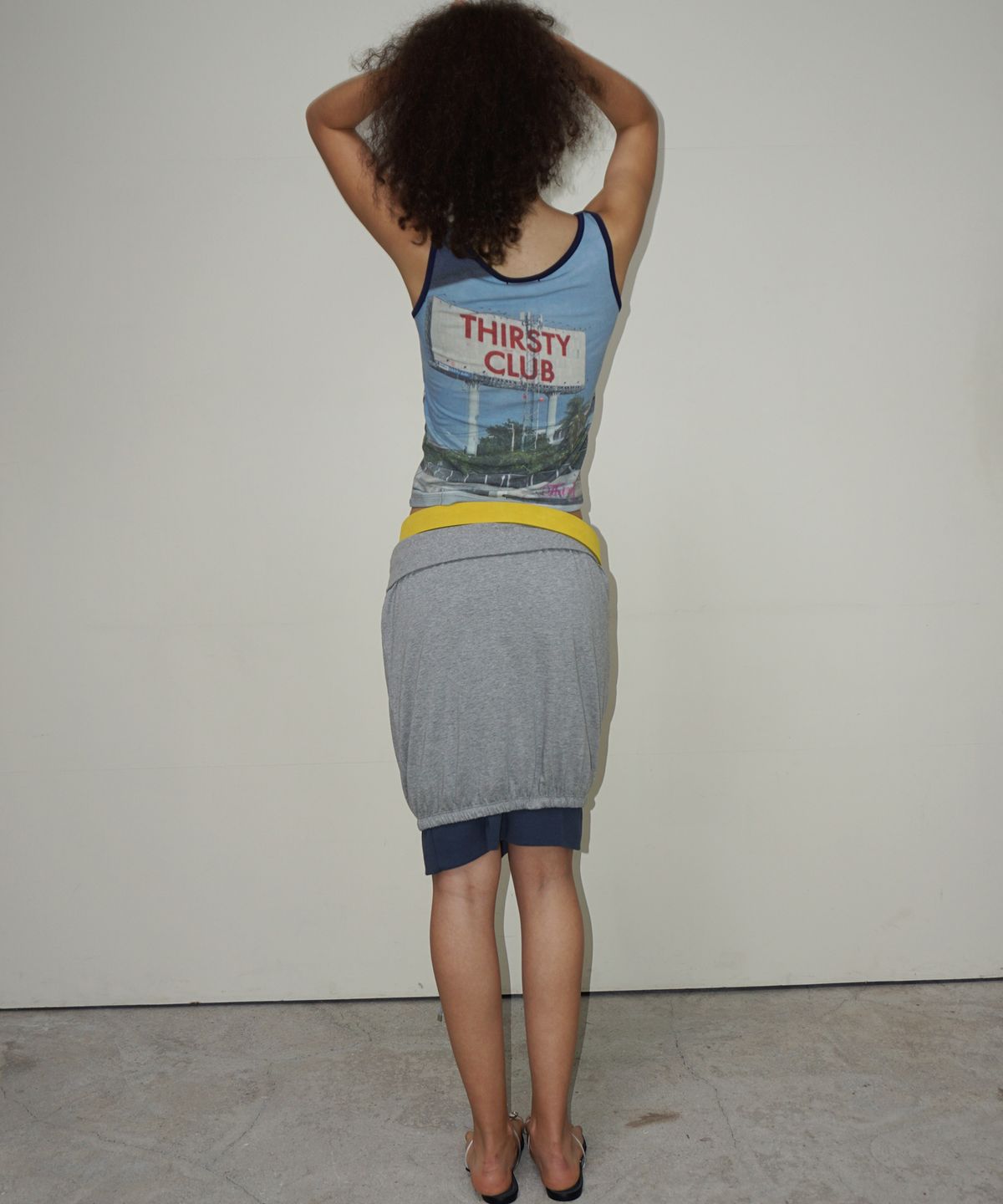 떨스티클럽(THIRSTYCLUB) Photo printed sleeveless - Blue