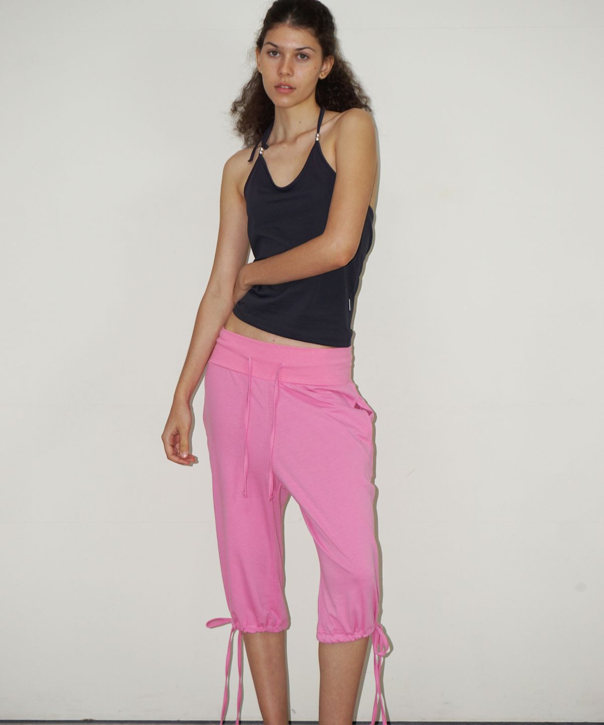 떨스티클럽(THIRSTYCLUB) Basic beads halter sleeveless - Charcoal