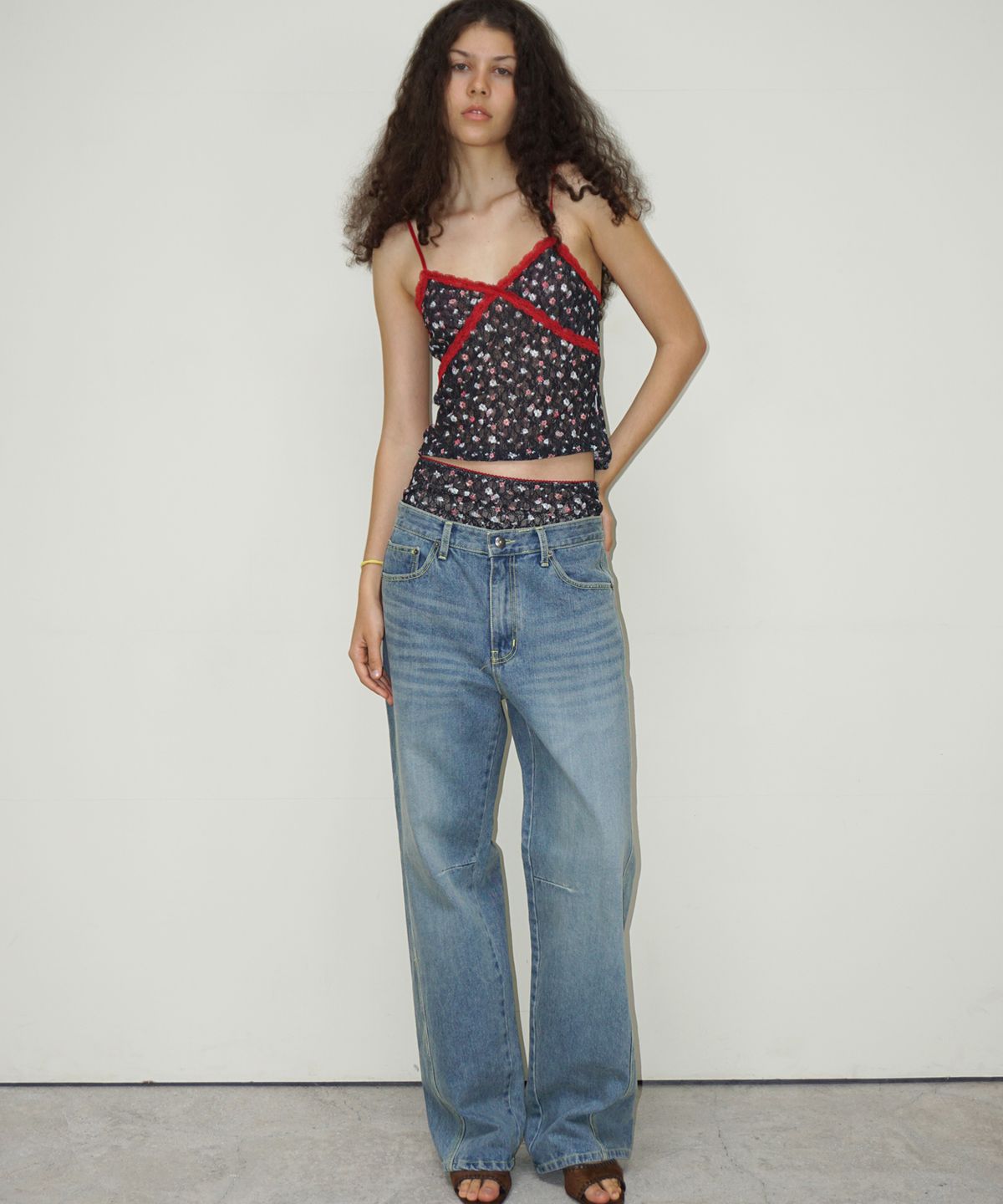 떨스티클럽(THIRSTYCLUB) Signature washed jeans - Light blue