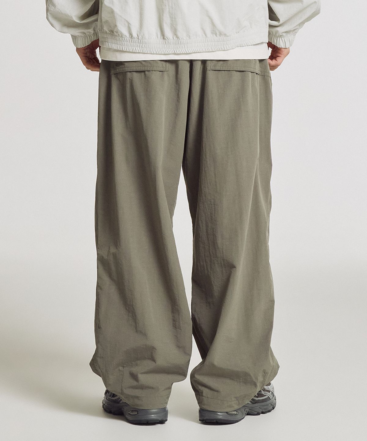 뉴발란스(NEW BALANCE) NBNTG31803 / UNI 에센셜 헤리티지 2WAY 우븐 와이드 팬츠 (G/KHAKI)
