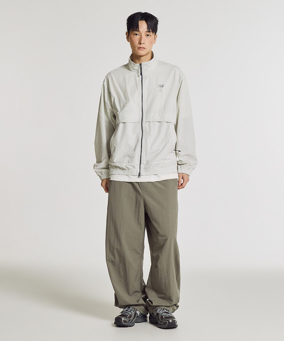 뉴발란스(NEW BALANCE) NBNTG31803 / UNI 에센셜 헤리티지 2WAY 우븐 와이드 팬츠 (G/KHAKI)