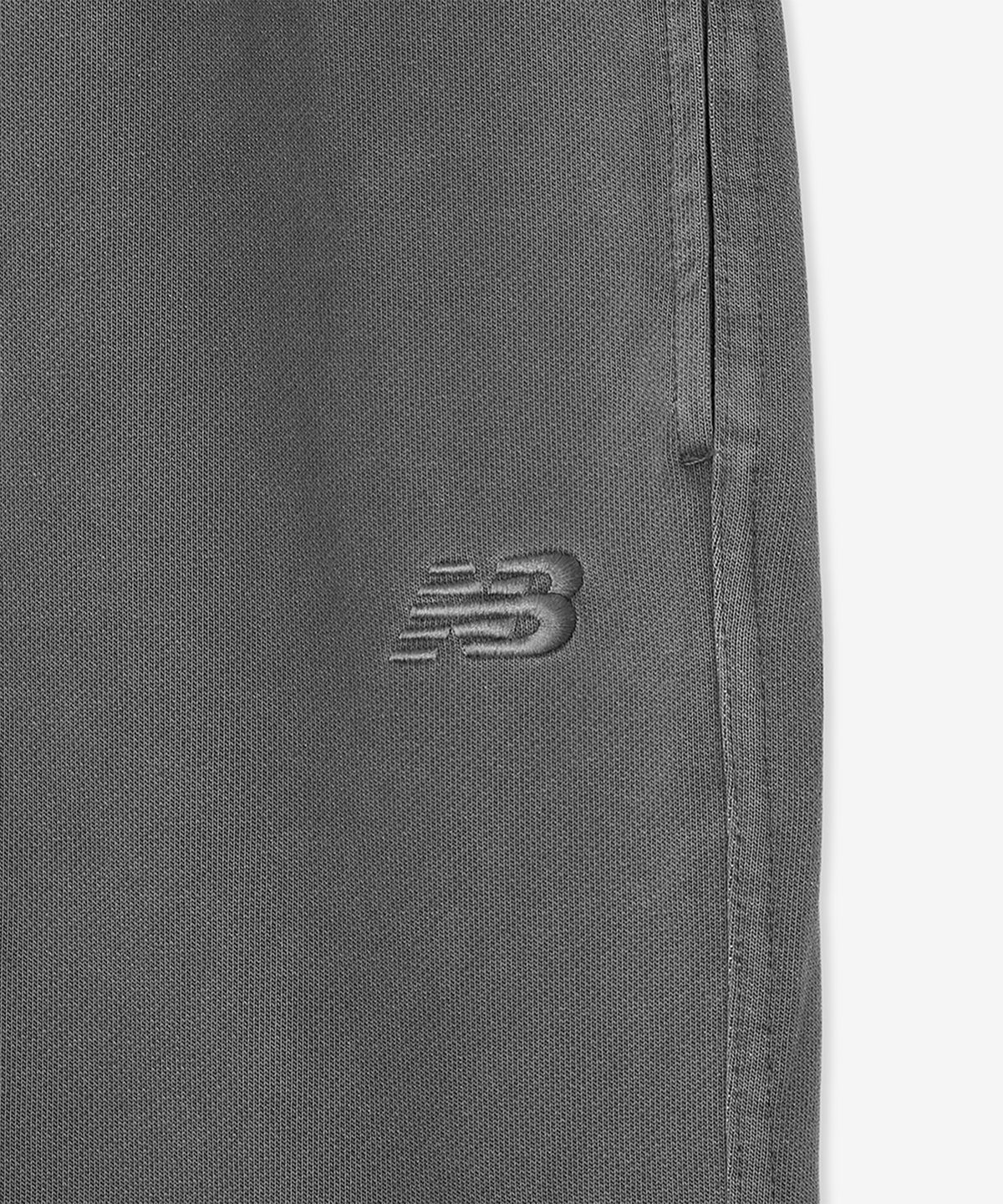 뉴발란스(NEW BALANCE) NBNVG31843 / UNI ESCAPE 8부 다잉 버뮤다 스웻쇼츠 (CHARCOAL)