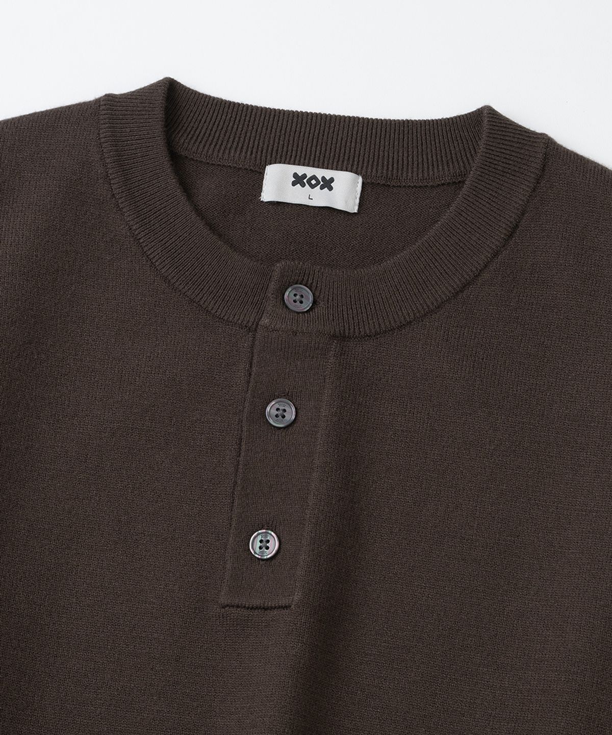 엑스오엑스(XOX) 에센셜 헨리넥 크롭 니트[BROWN]