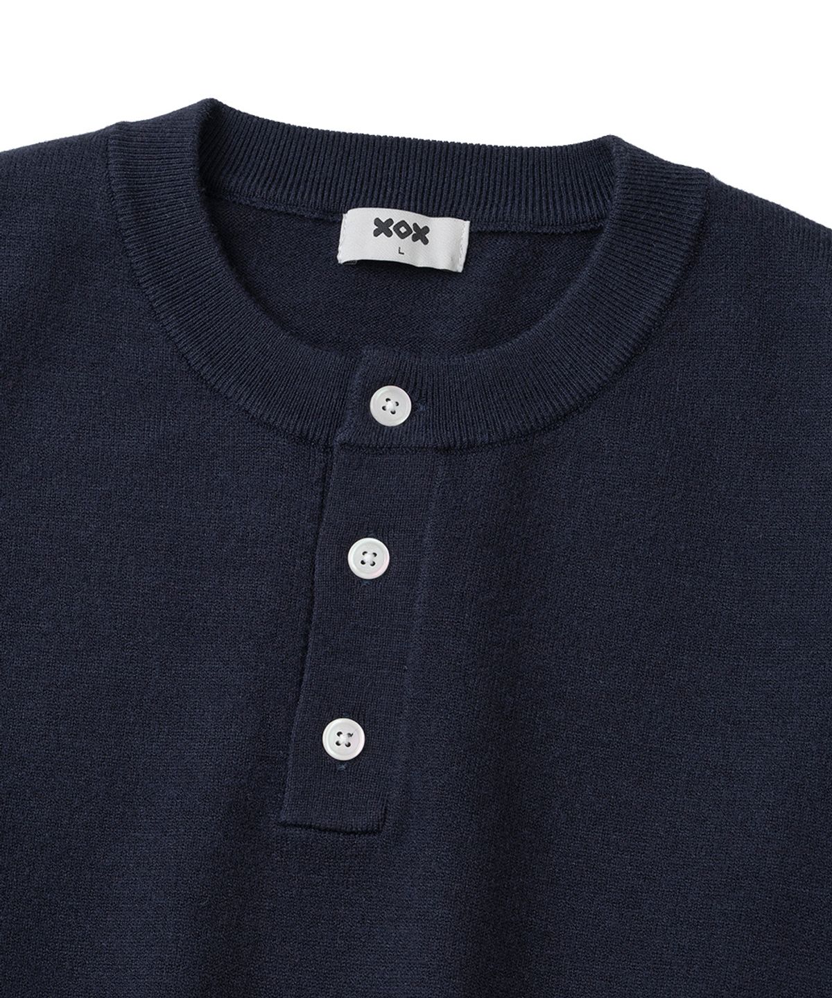 엑스오엑스(XOX) 에센셜 헨리넥 크롭 니트[NAVY]