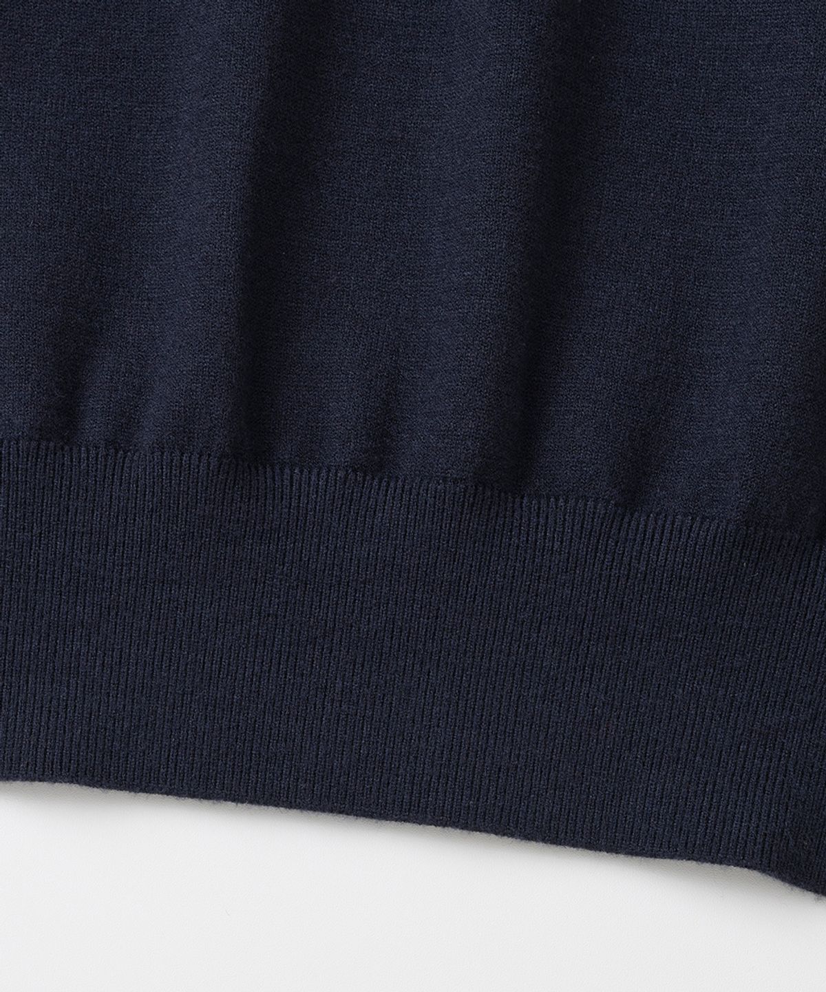 엑스오엑스(XOX) 에센셜 헨리넥 크롭 니트[NAVY]