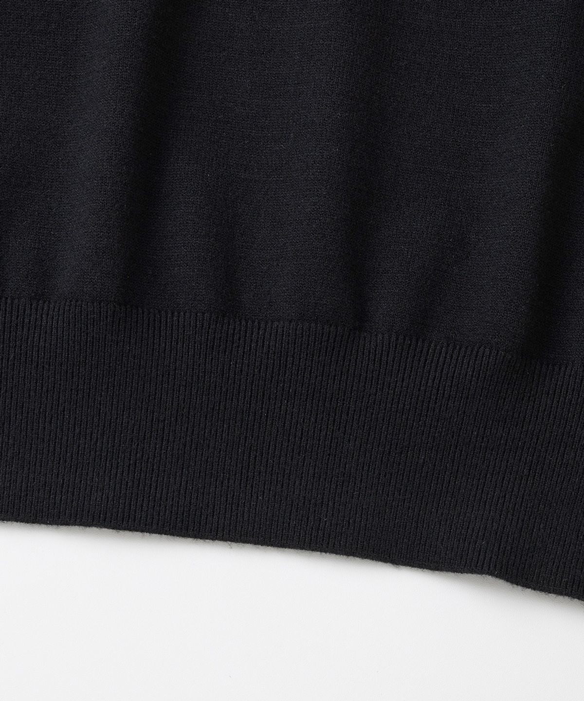 엑스오엑스(XOX) 에센셜 헨리넥 크롭 니트[BLACK]