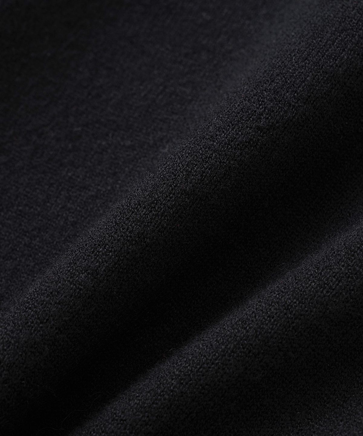 엑스오엑스(XOX) 에센셜 헨리넥 크롭 니트[BLACK]