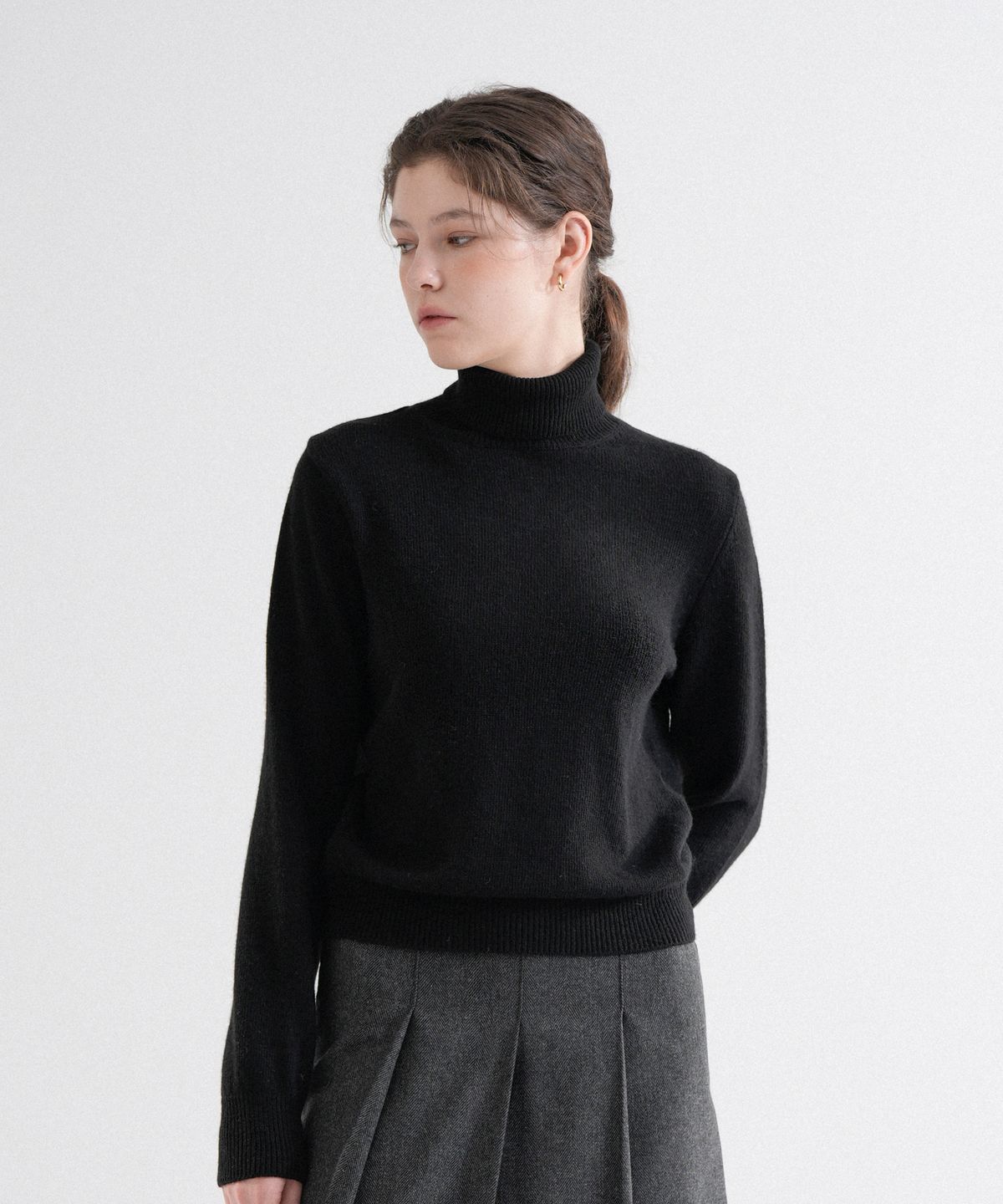 블레티(VLETI) Wool Turtleneck Sweater (Black)