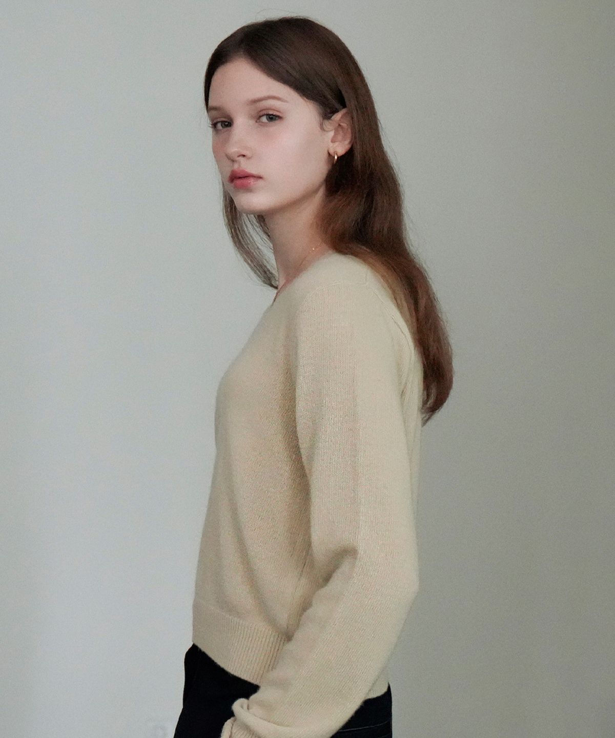 블레티(VLETI) Wool V-neck Knit (Beige)