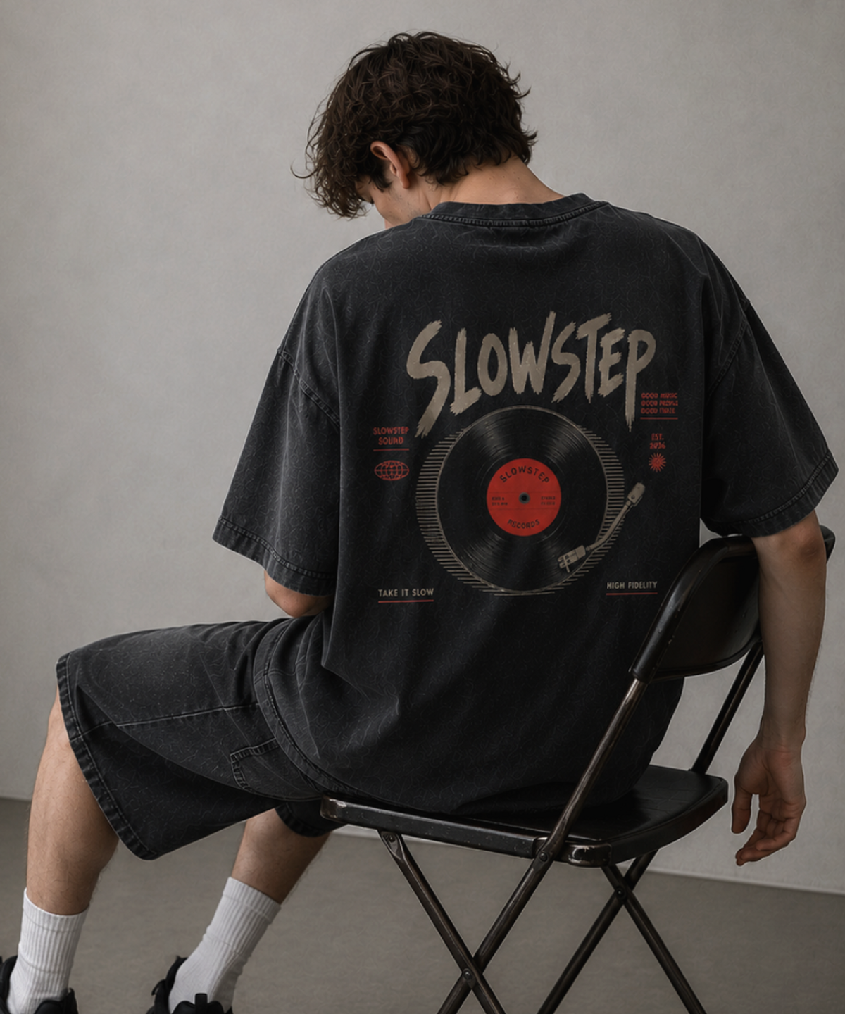 슬로우스텝(SLOWSTEP) SP26071 빈티지 레코드 그래픽 피그먼트 오버핏 반팔티 블랙