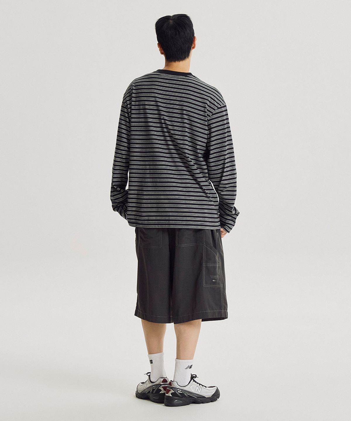 뉴발란스(NEW BALANCE) NBNVG31833 / UNI ESCAPE 6부 우븐 쇼츠 (CHARCOAL)