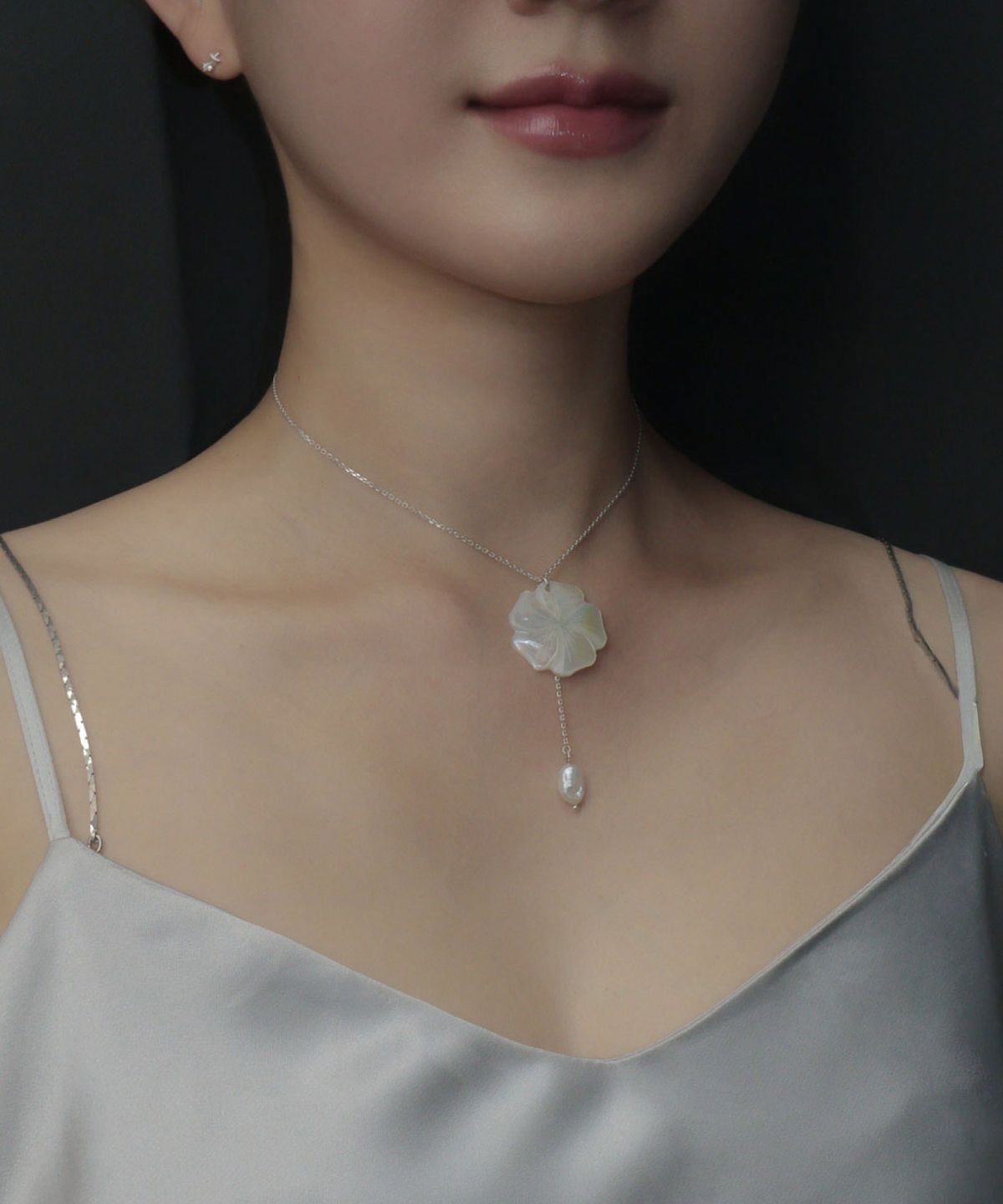 로아시(LOASI) moonlit rose nacre drop necklace