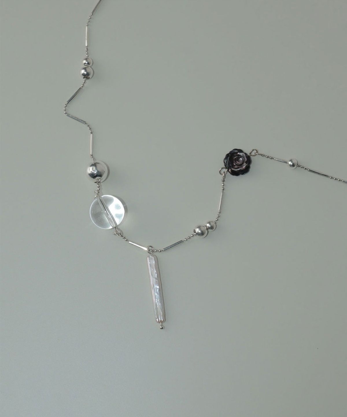 로아시(LOASI) rose arc trail necklace