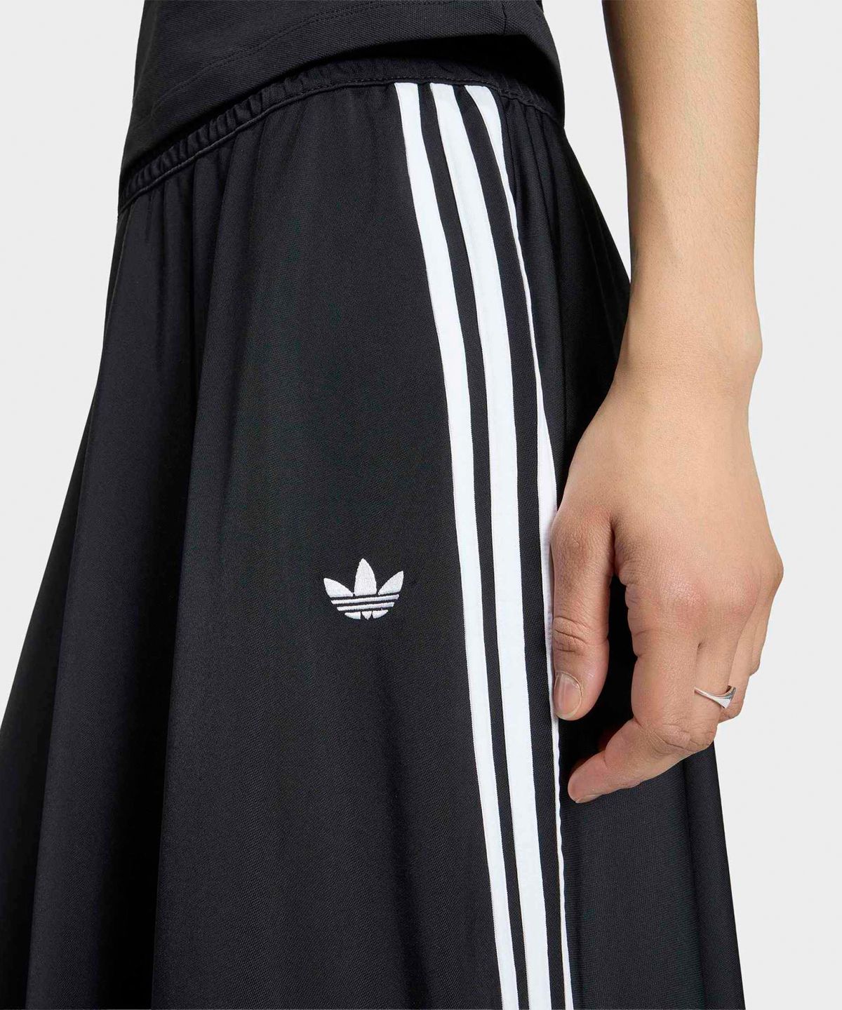 아디다스(ADIDAS) 파이어버드 스커트 - 블랙:화이트 / KR6663